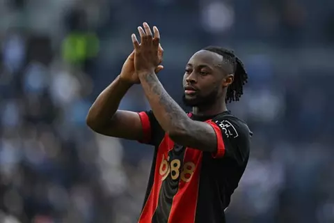 سولانكي يعطّل صفقة انتقال سيمينيو إلى توتنهام